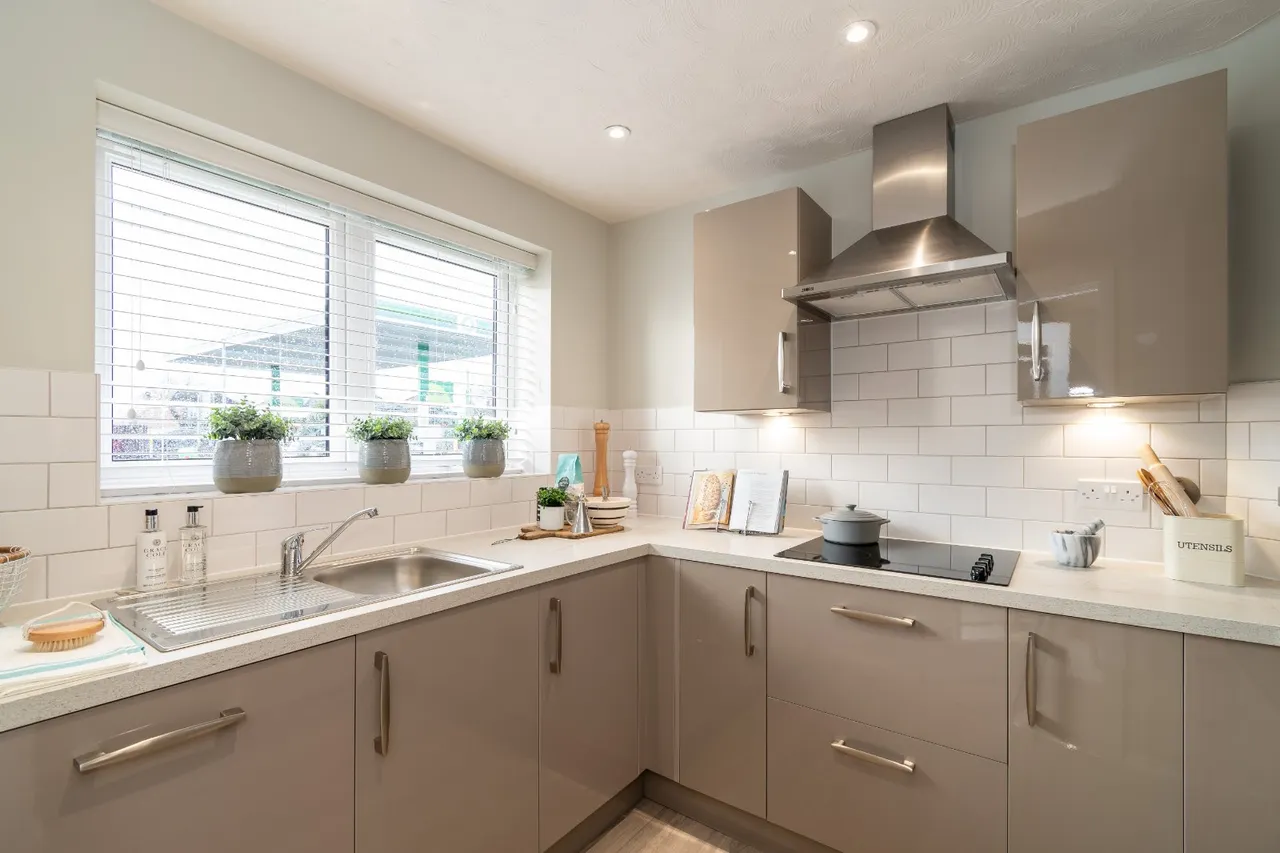 Botley Road, Park Gate, SO31, photo 2