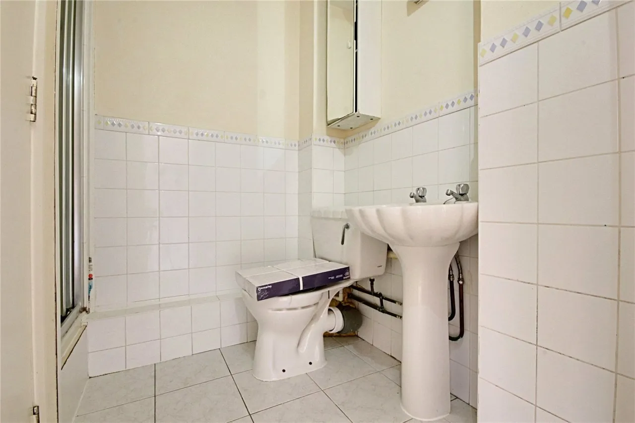 Maltby Drive, Enfield, photo 9