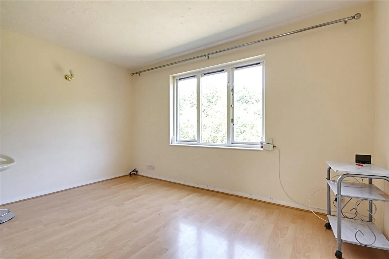 Maltby Drive, Enfield, photo 5