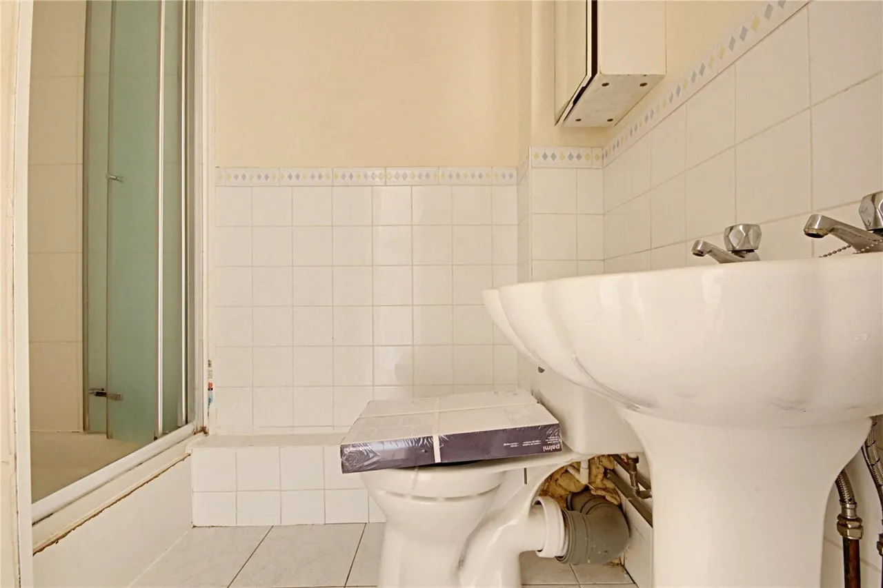 Maltby Drive, Enfield, photo 7