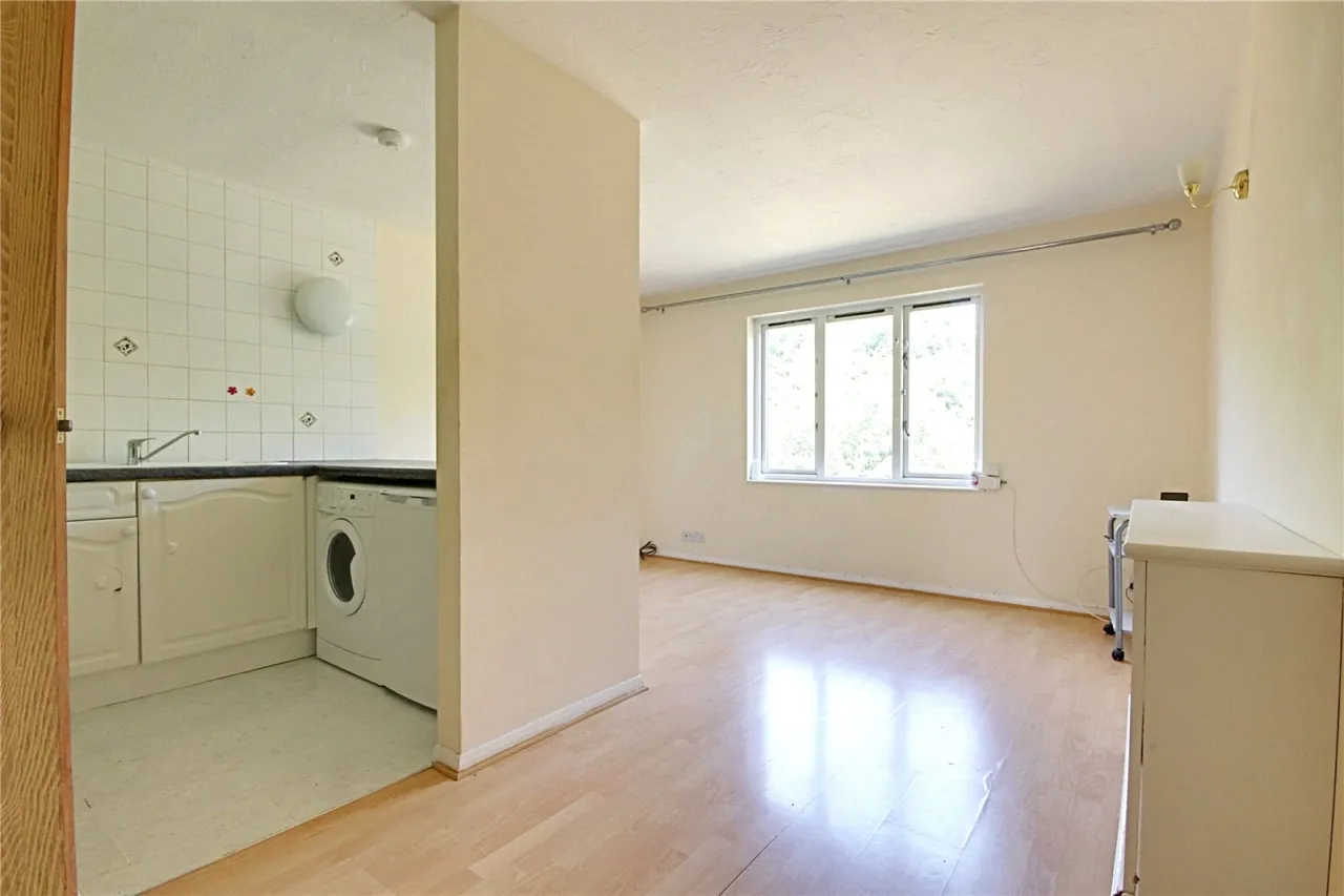 Maltby Drive, Enfield, photo 3