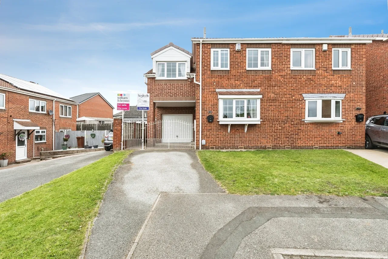 3 bed house for sale — Stonegarth Close, Cudworth, Barnsley