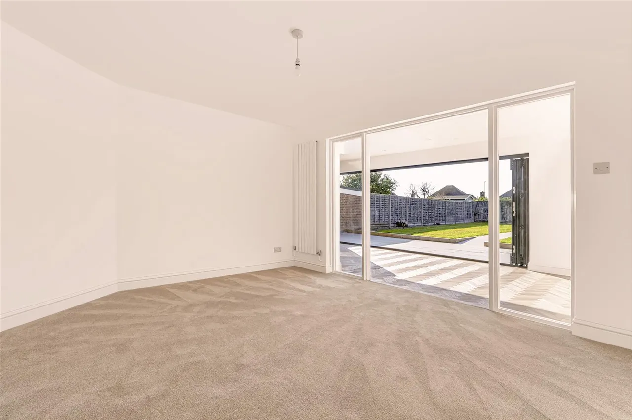 Shirley Close, Rustington, photo 7