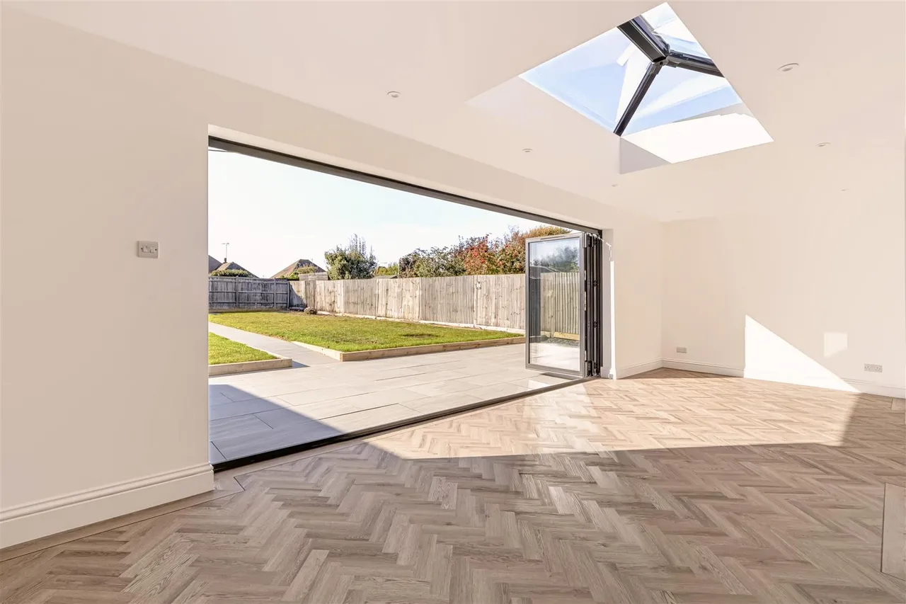Shirley Close, Rustington, photo 4