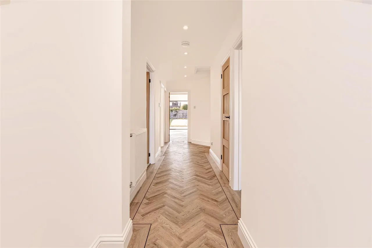 Shirley Close, Rustington, photo 13
