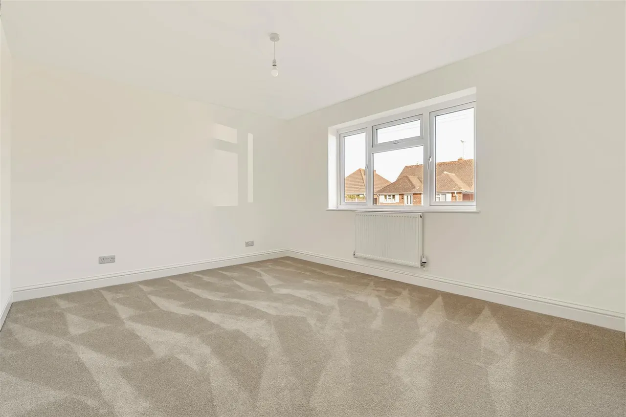 Shirley Close, Rustington, photo 8