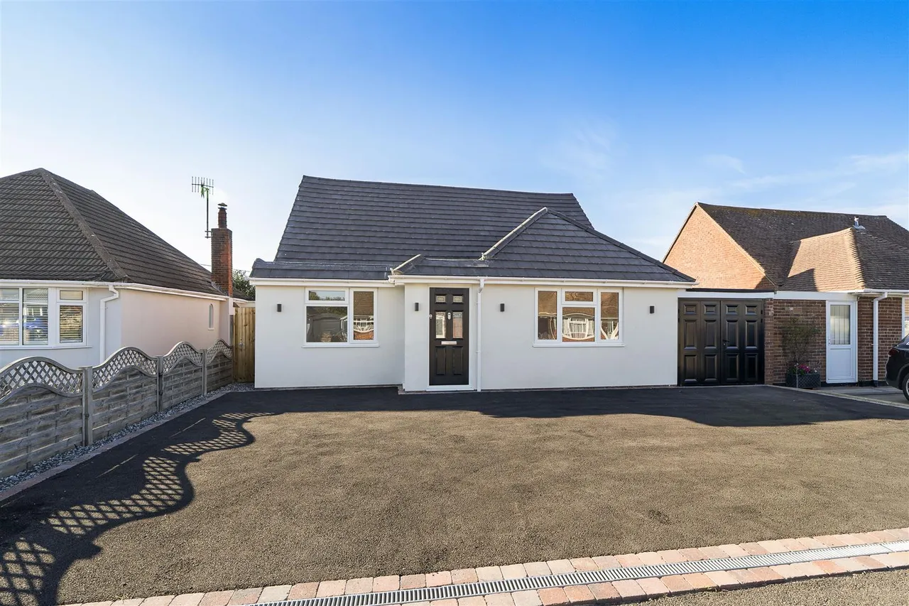 3 bed house for sale, Shirley Close, Rustington