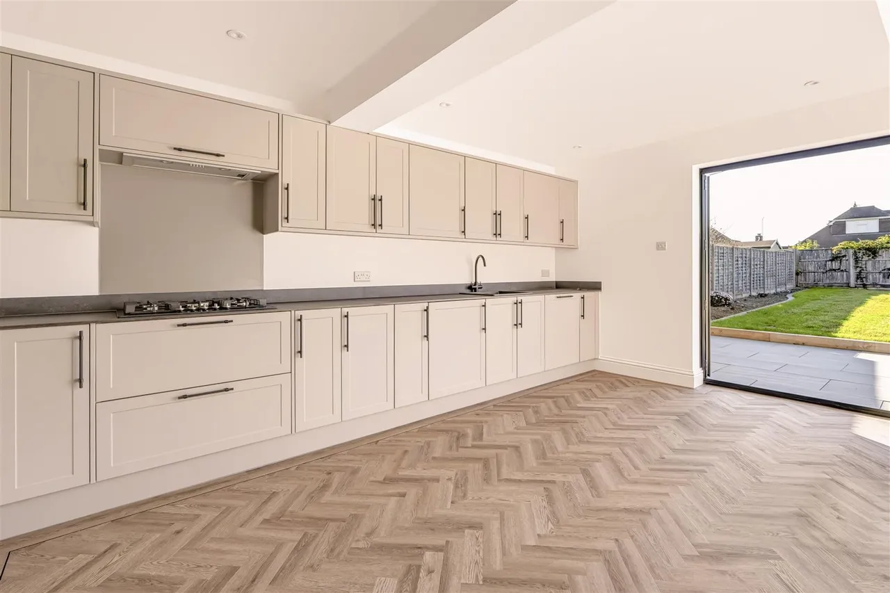 Shirley Close, Rustington, photo 5