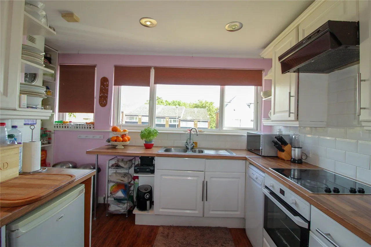 Teynham Court, 31 King Edward Road, Barnet, Hertfordshire, EN5 5AN, photo 6