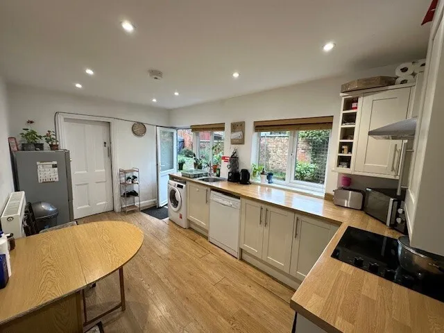 1 bed house to rent, London Road, LE67