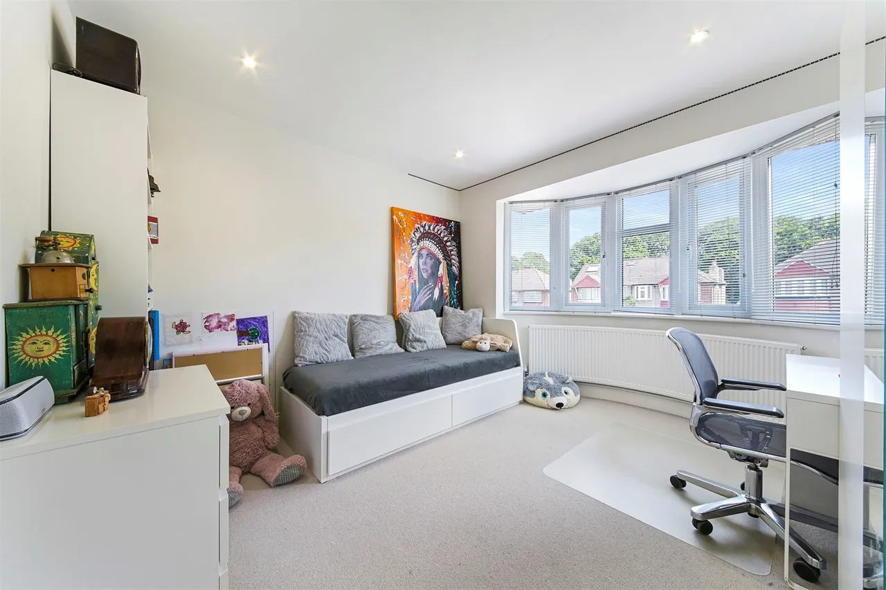 Hillcross Avenue, Morden, SM4, photo 7