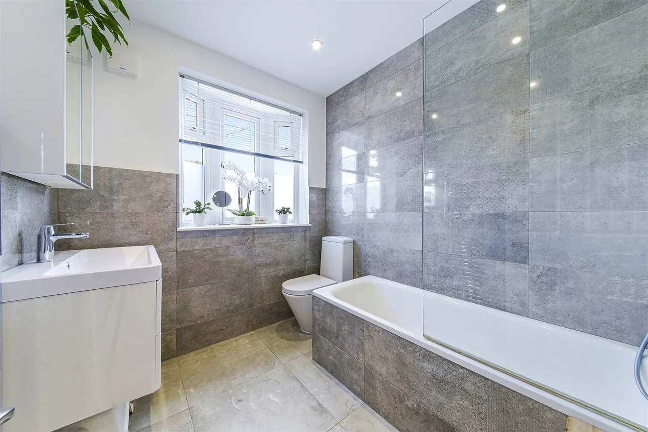 Hillcross Avenue, Morden, SM4, photo 10