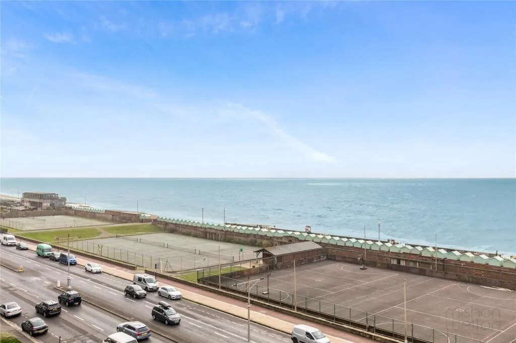 Kingsway, Hove, photo 2