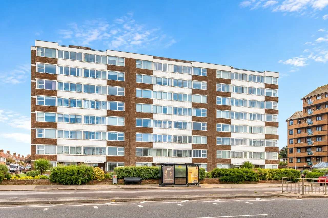 2 bed flat for sale — Kingsway, Hove