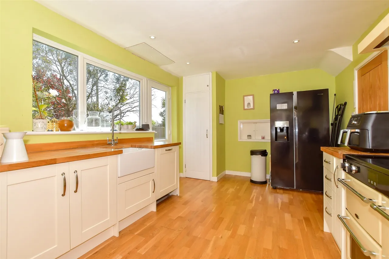 Station Road, Martin Mill, CT15, photo 11