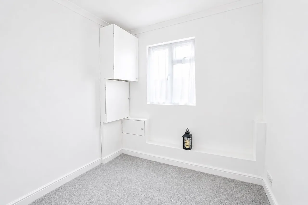 Chatsworth Crescent, Hounslow, photo 7