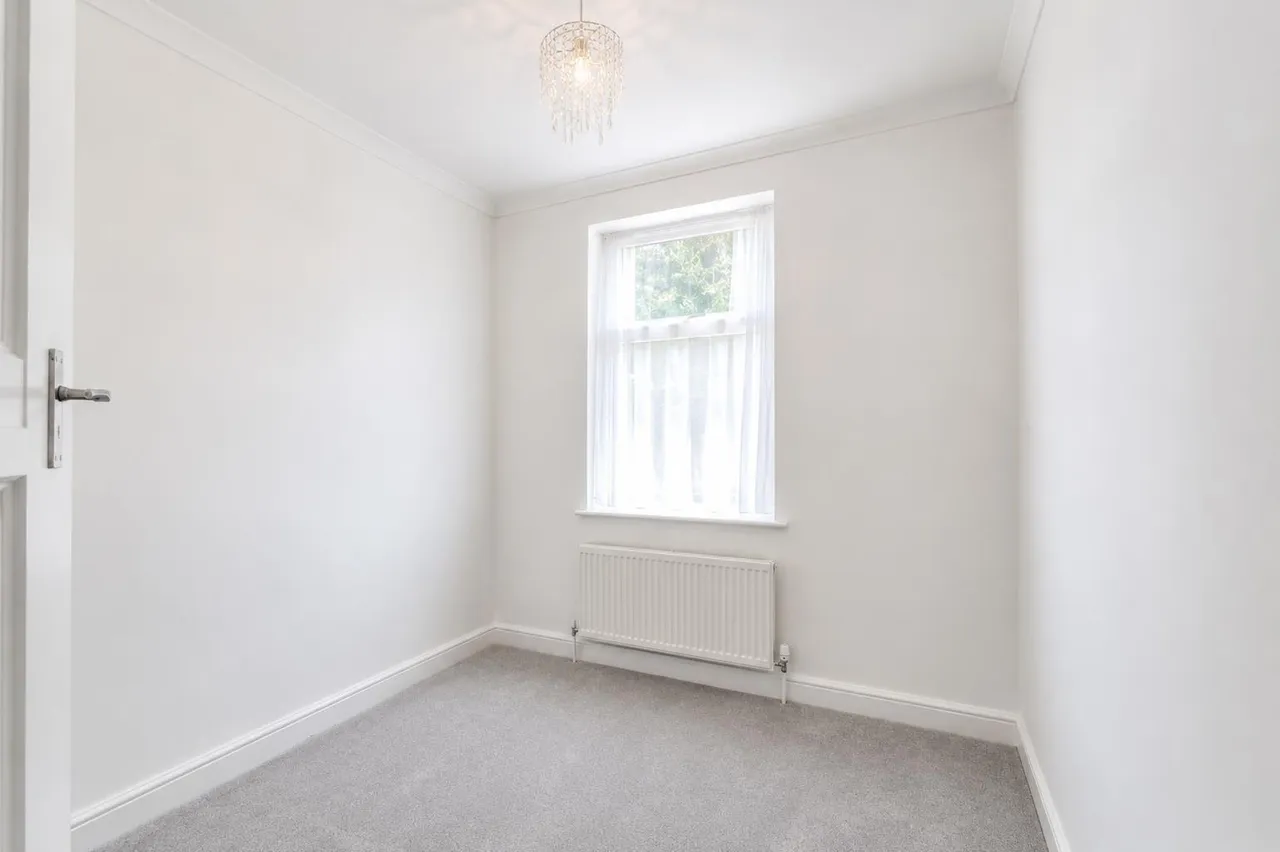 Chatsworth Crescent, Hounslow, photo 12