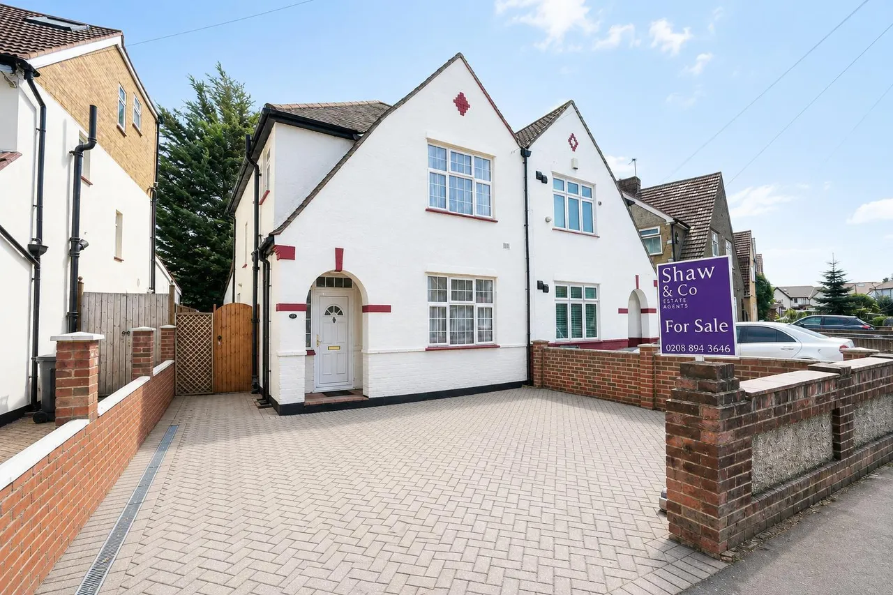 4 bed house for sale, Chatsworth Crescent, Hounslow