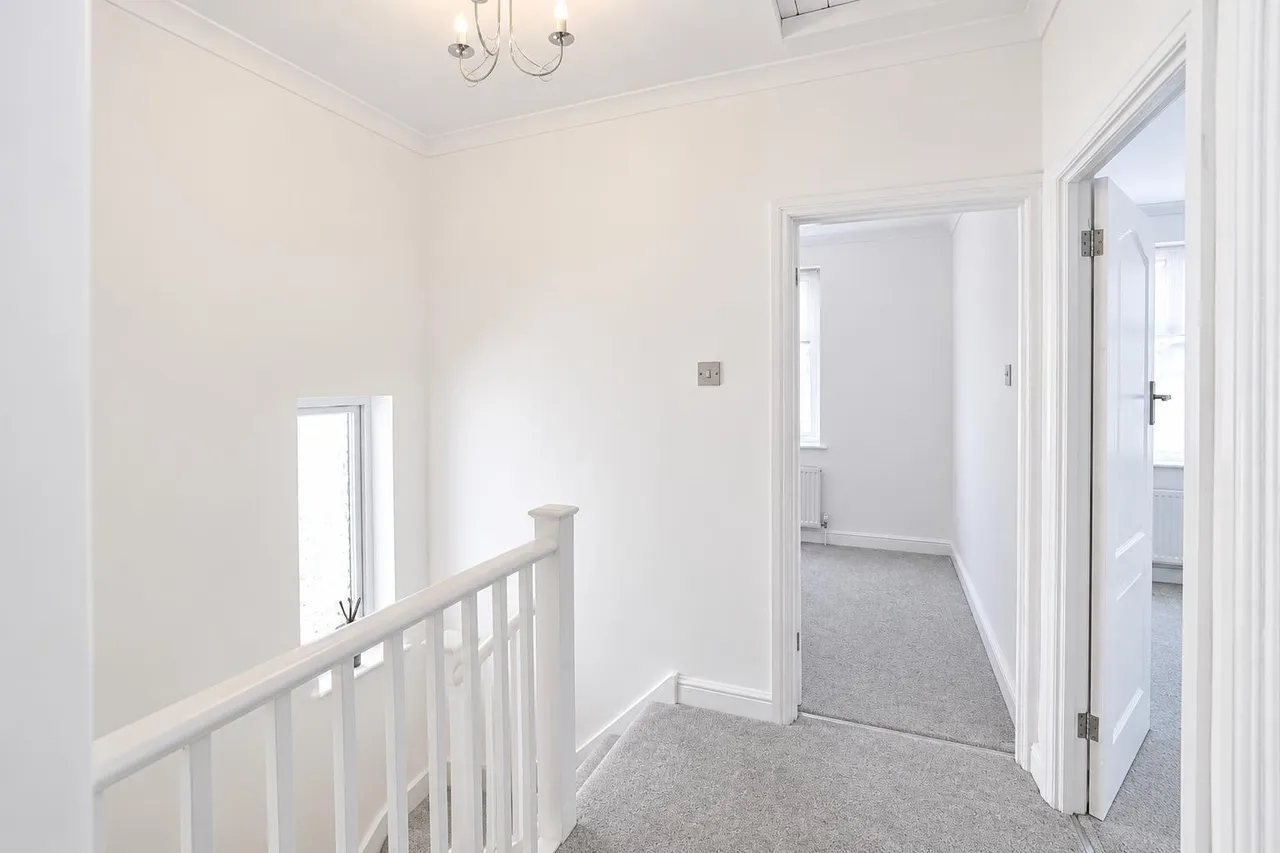 Chatsworth Crescent, Hounslow, photo 15