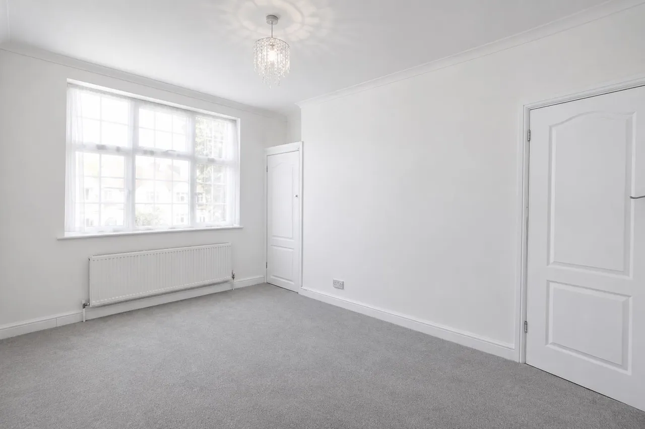 Chatsworth Crescent, Hounslow, photo 10