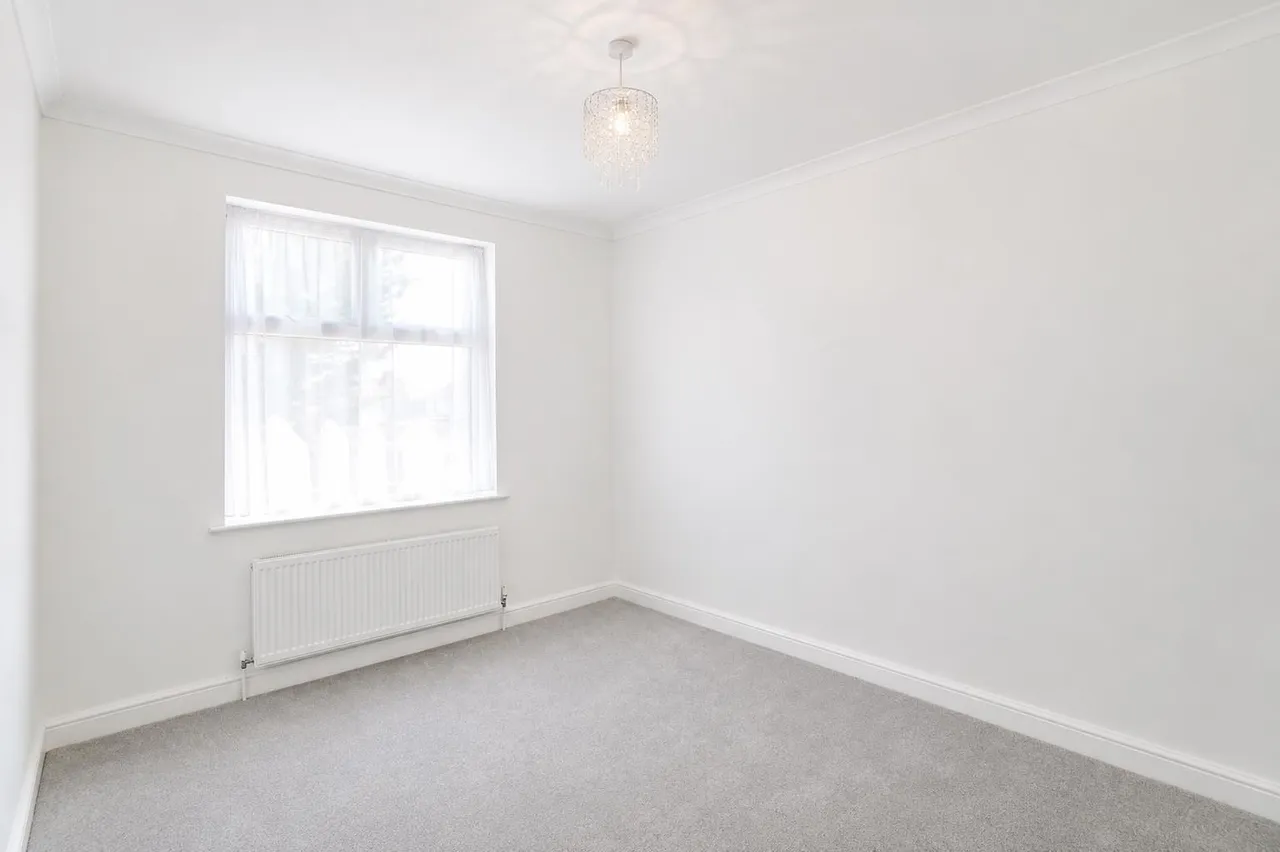 Chatsworth Crescent, Hounslow, photo 11