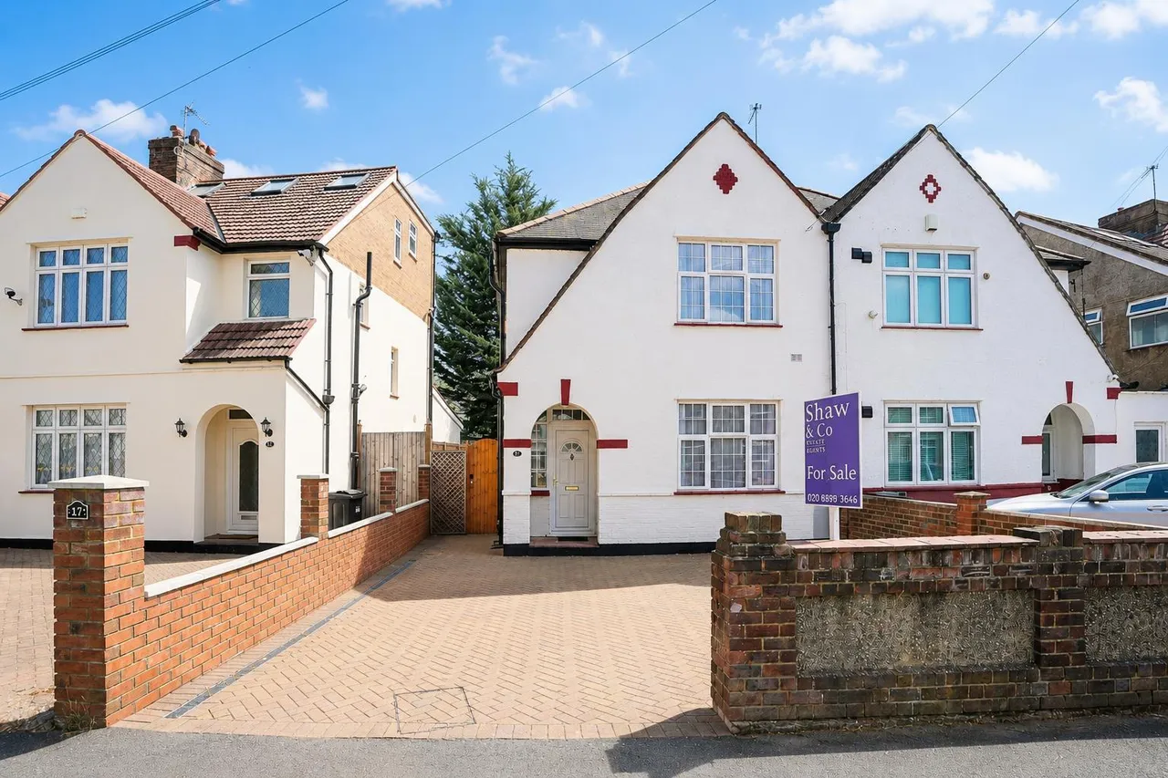 Chatsworth Crescent, Hounslow, photo 18