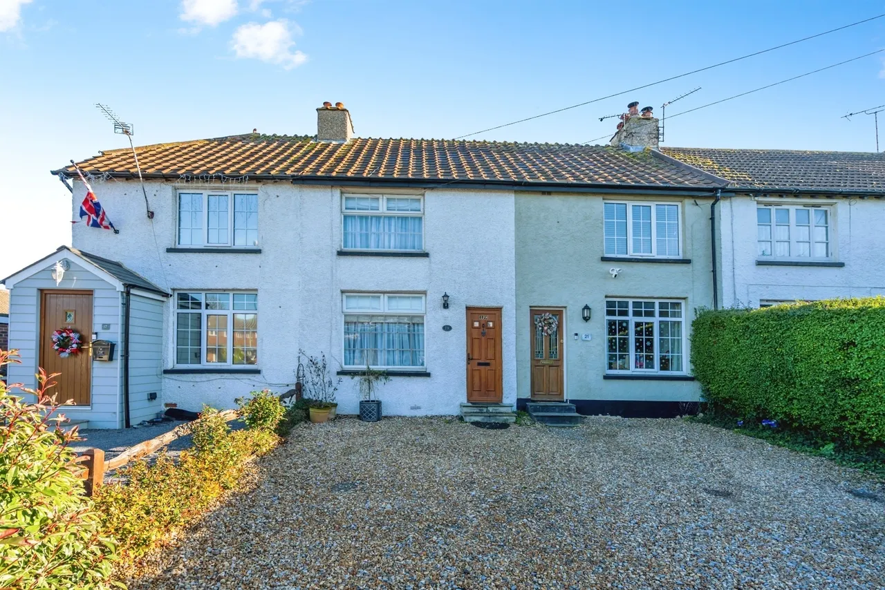 2 bed house for sale — Chalcraft Lane, Bognor Regis