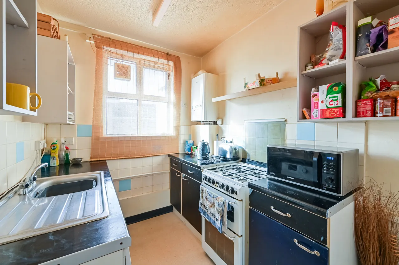 31 Antenor House, Old Bethnal Green Road, London, photo 5
