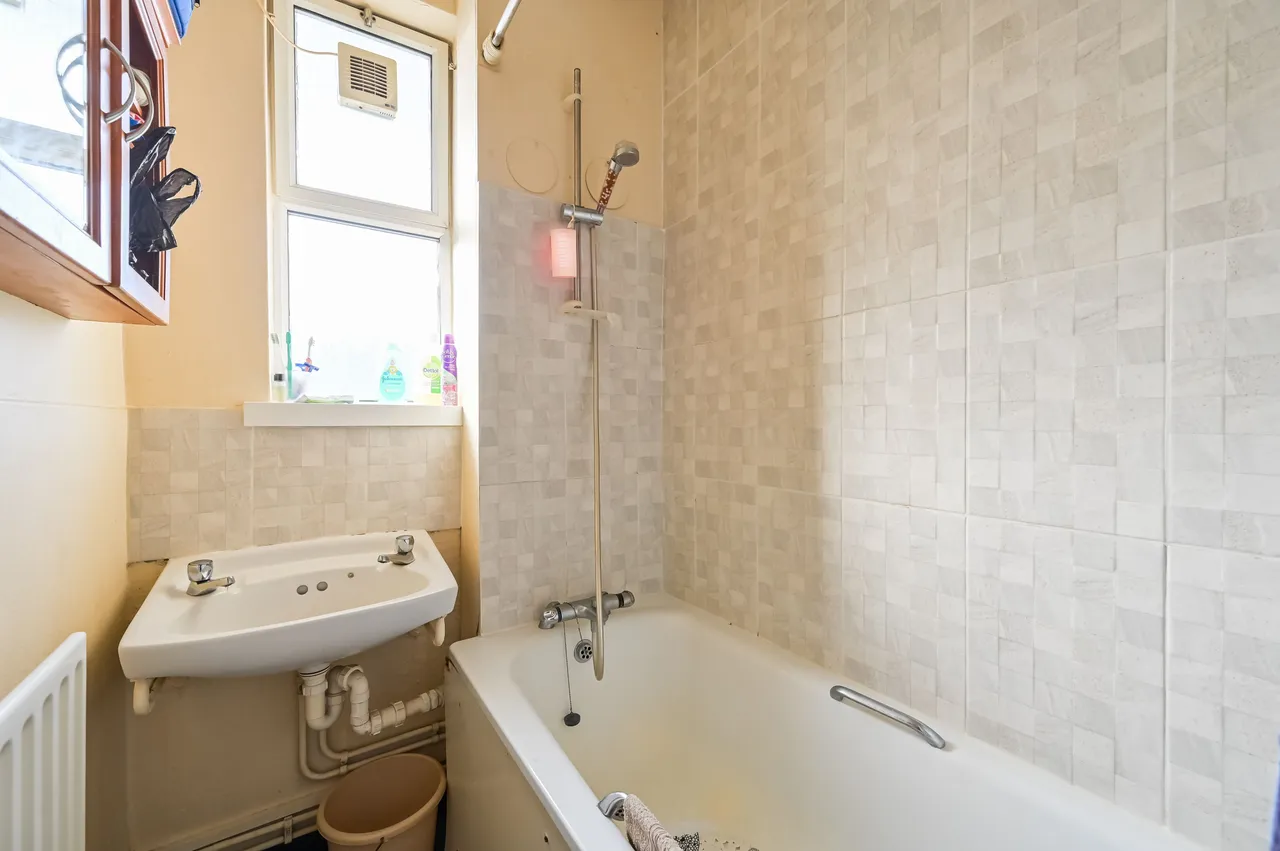 31 Antenor House, Old Bethnal Green Road, London, photo 4