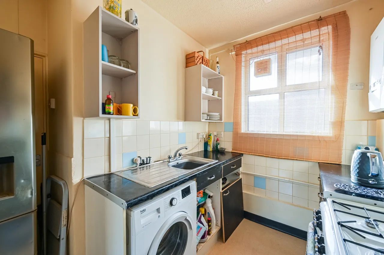 31 Antenor House, Old Bethnal Green Road, London, photo 8