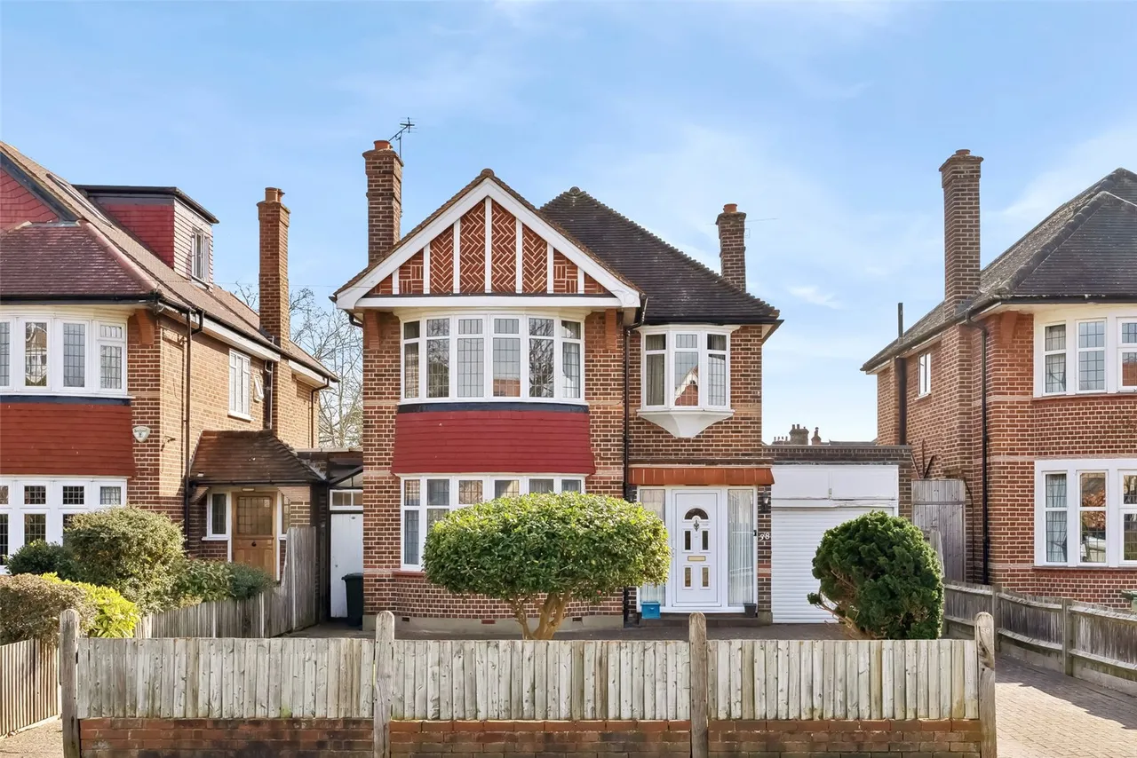 3 bed house for sale — St James's Road, Hampton, TW12 1DQ