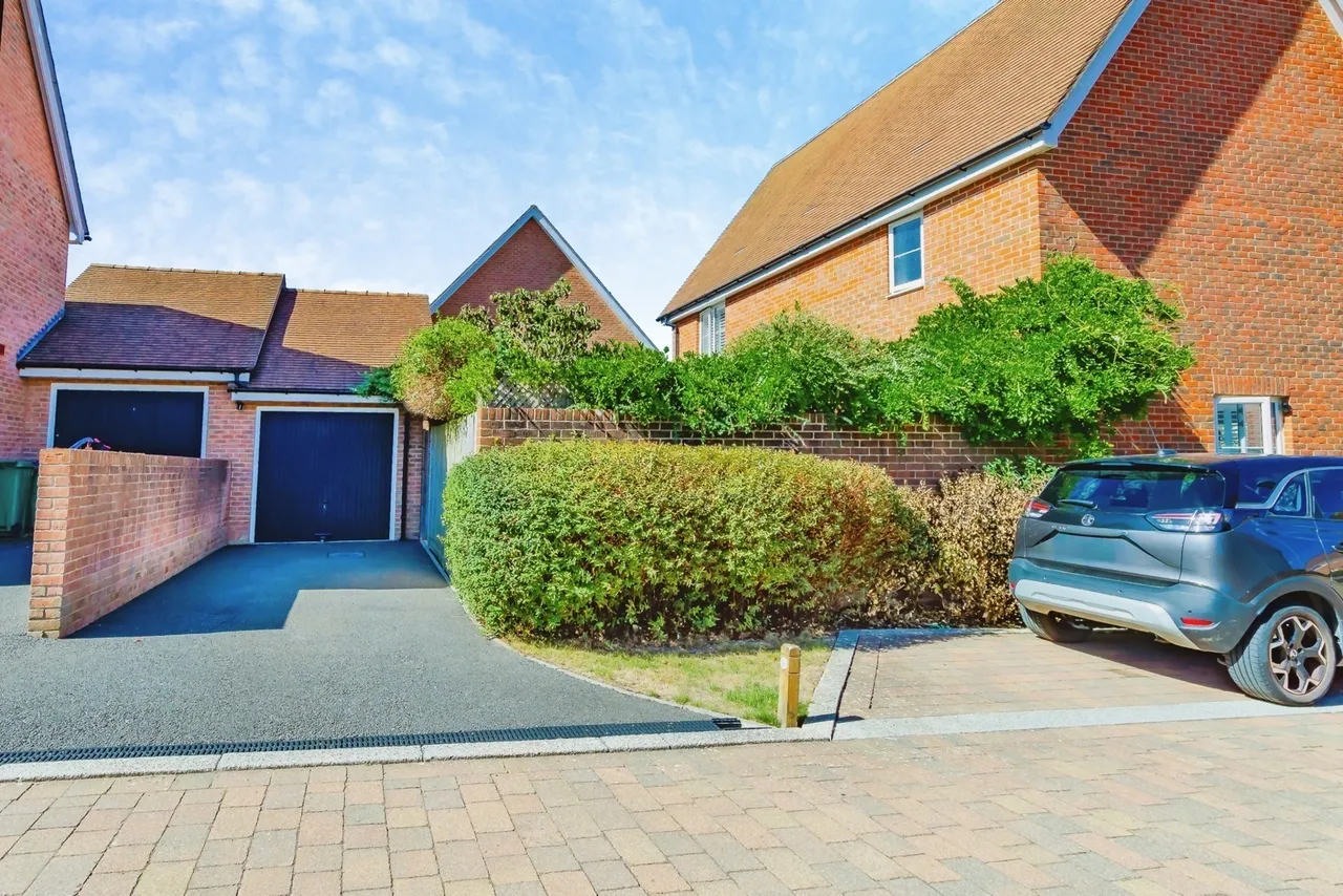 Tanners Way, Faygate, RH12, photo 13