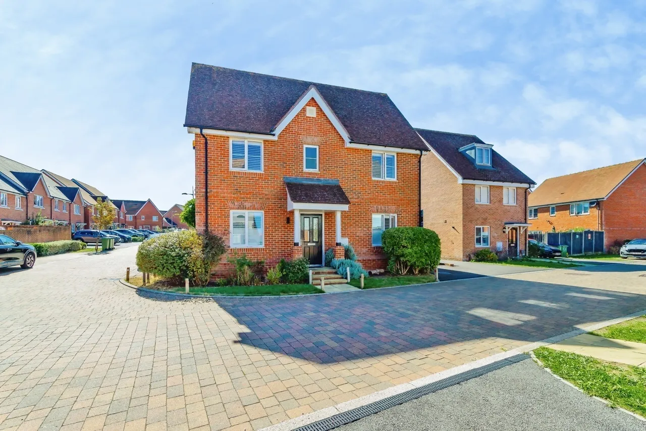 3 bed house for sale, Tanners Way, Faygate, RH12