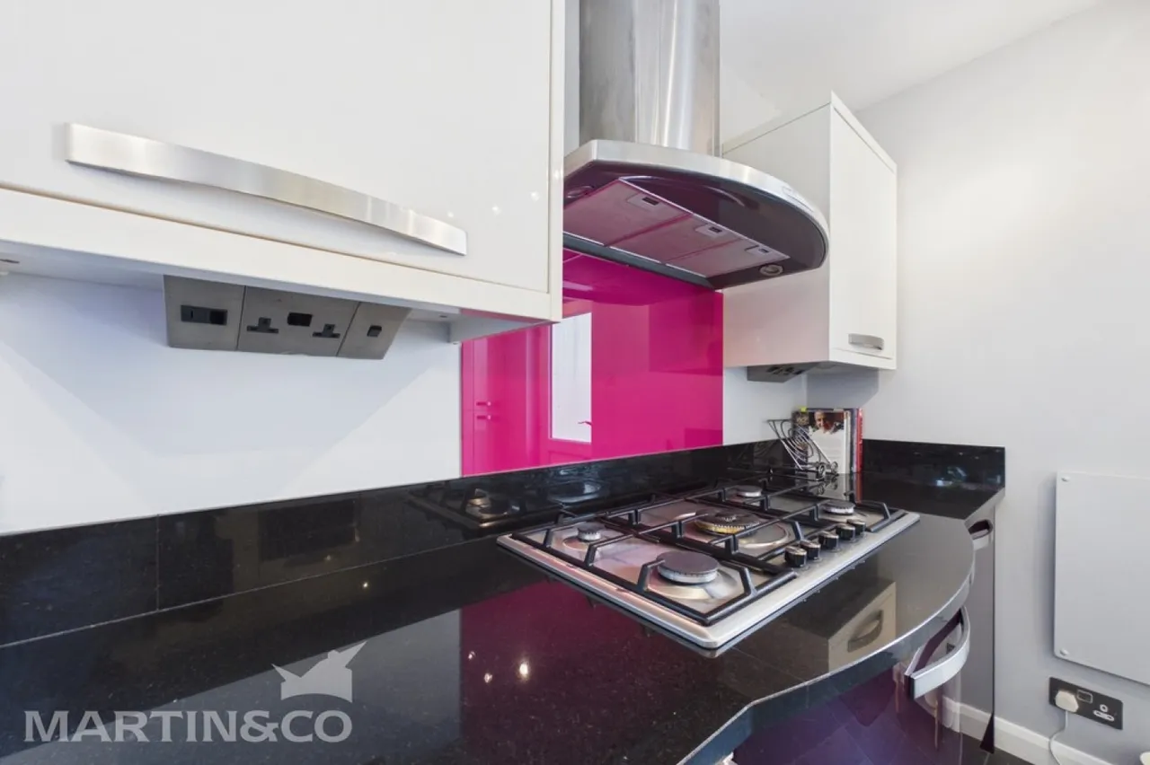 4 bed house for sale — St. James Way, Sidcup DA14