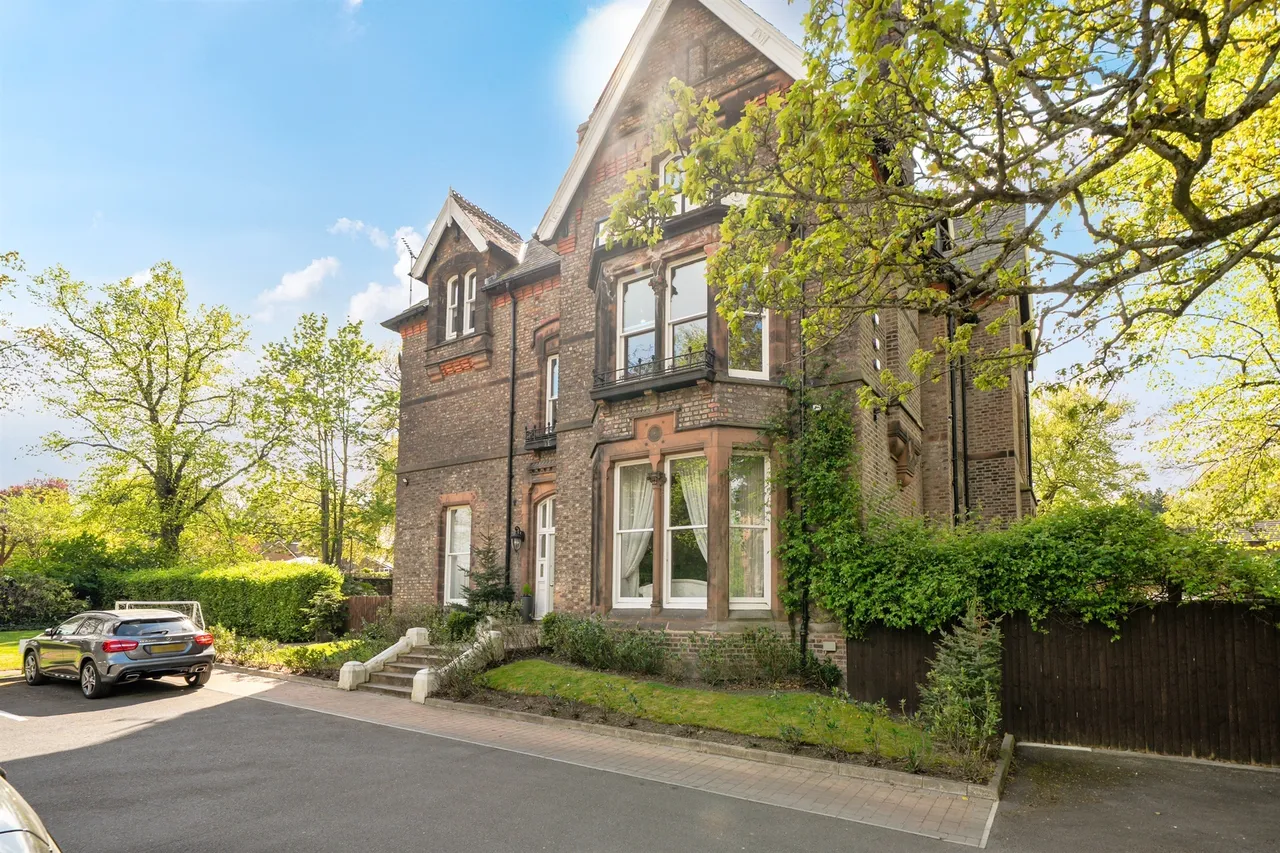 3 bed flat for sale — Lyndhurst Road, Mossley Hill, Liverpool
