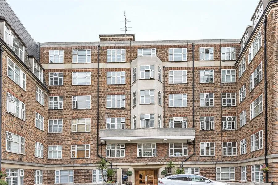 4 bed flat to rent, College Crescent, London, NW3