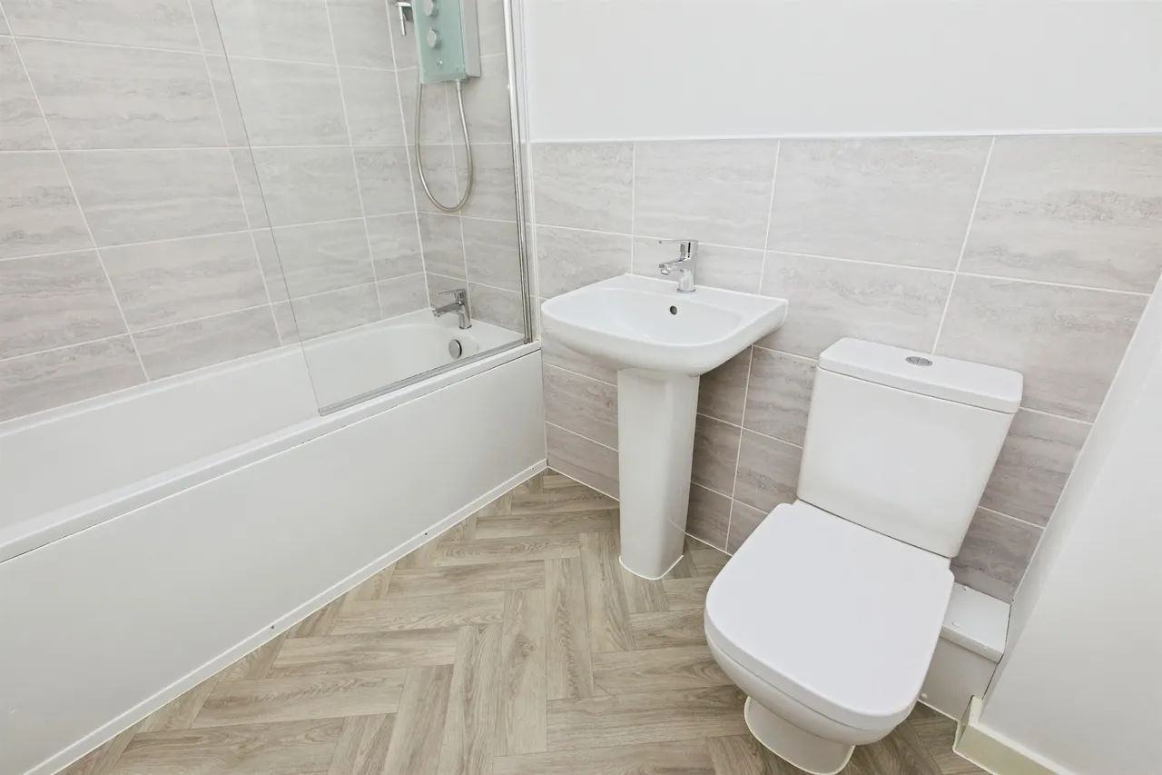 Portchester Drive, Boulton Moor, DE24, photo 10