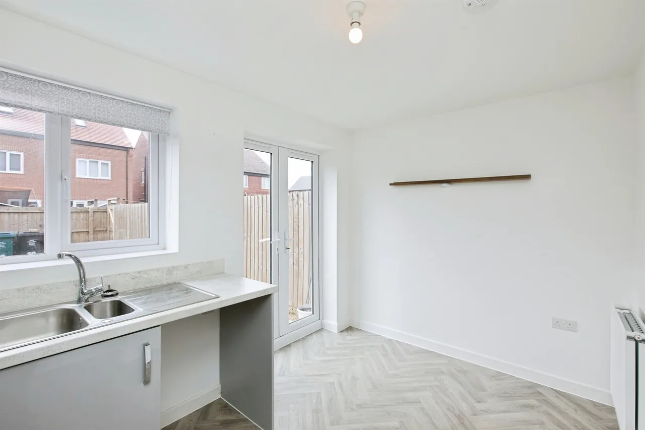 Portchester Drive, Boulton Moor, DE24, photo 3