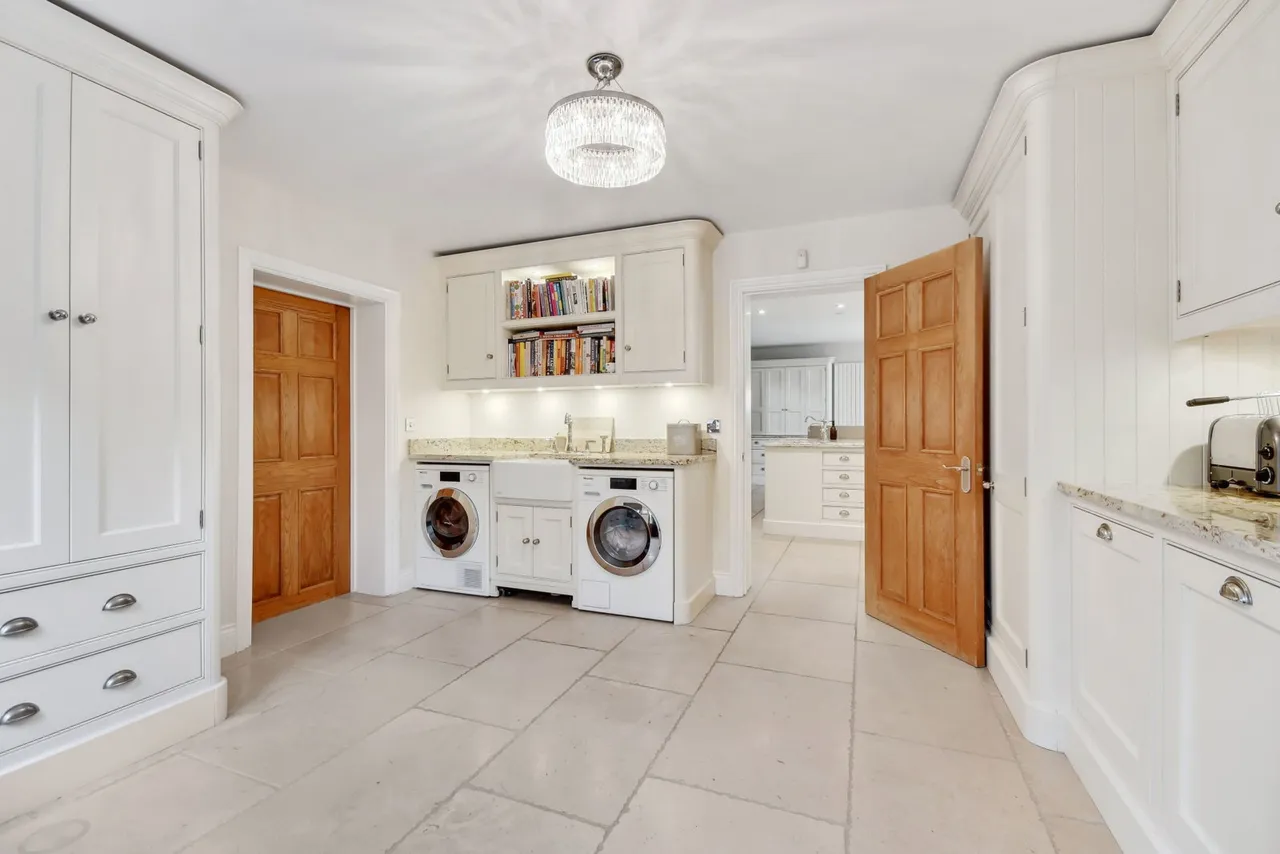 Challacombe Close, Hutton Mount, CM13, photo 18