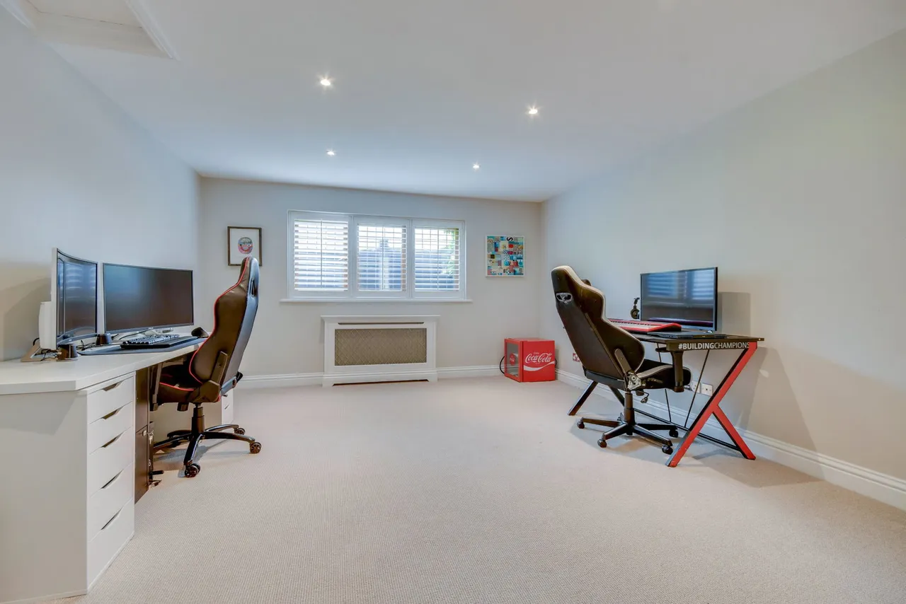 Challacombe Close, Hutton Mount, CM13, photo 38