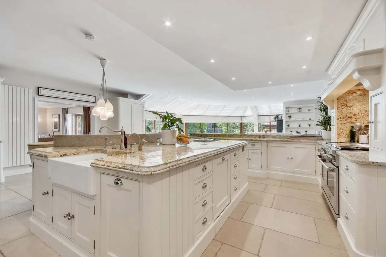 Challacombe Close, Hutton Mount, CM13, photo 3