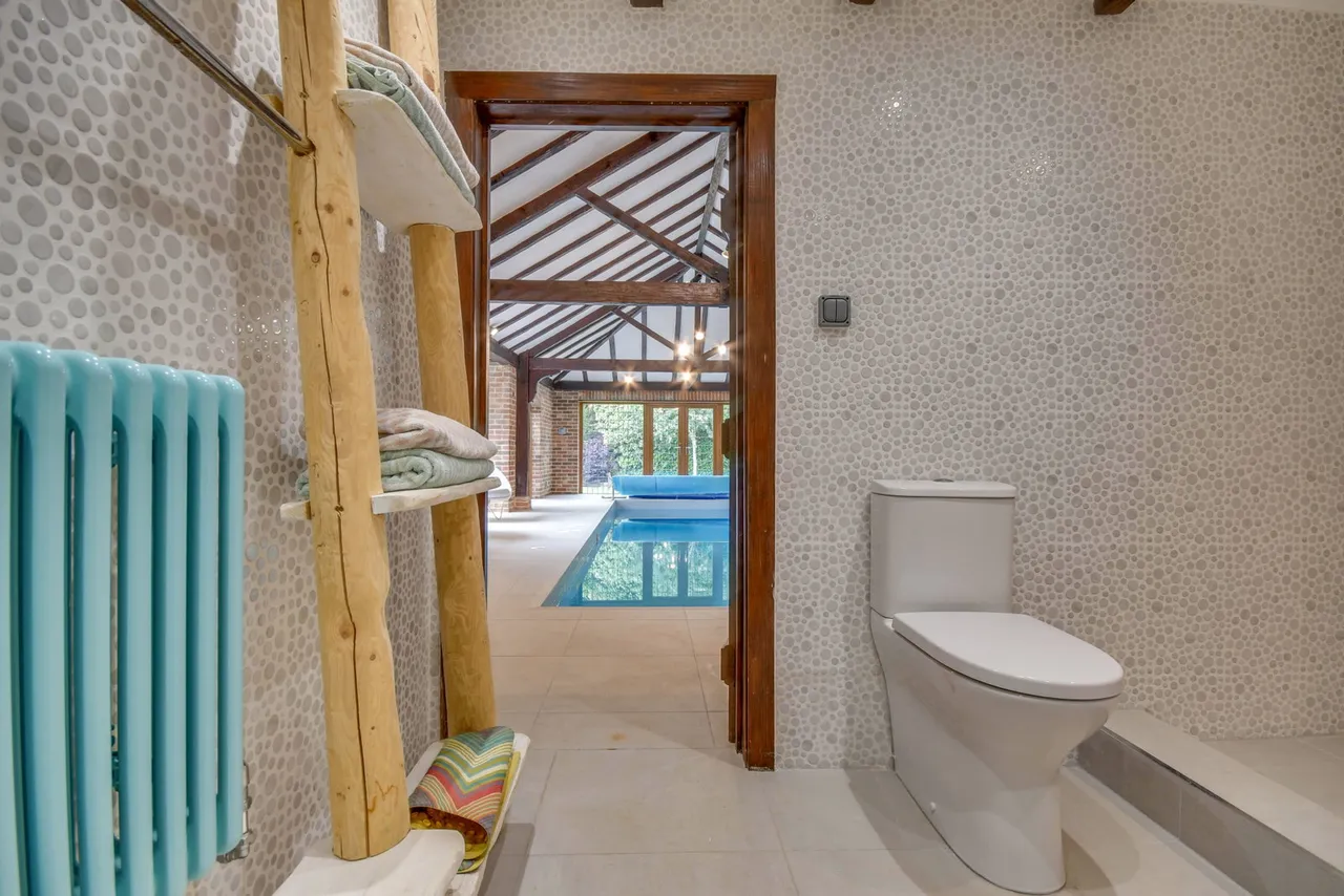 Challacombe Close, Hutton Mount, CM13, photo 19