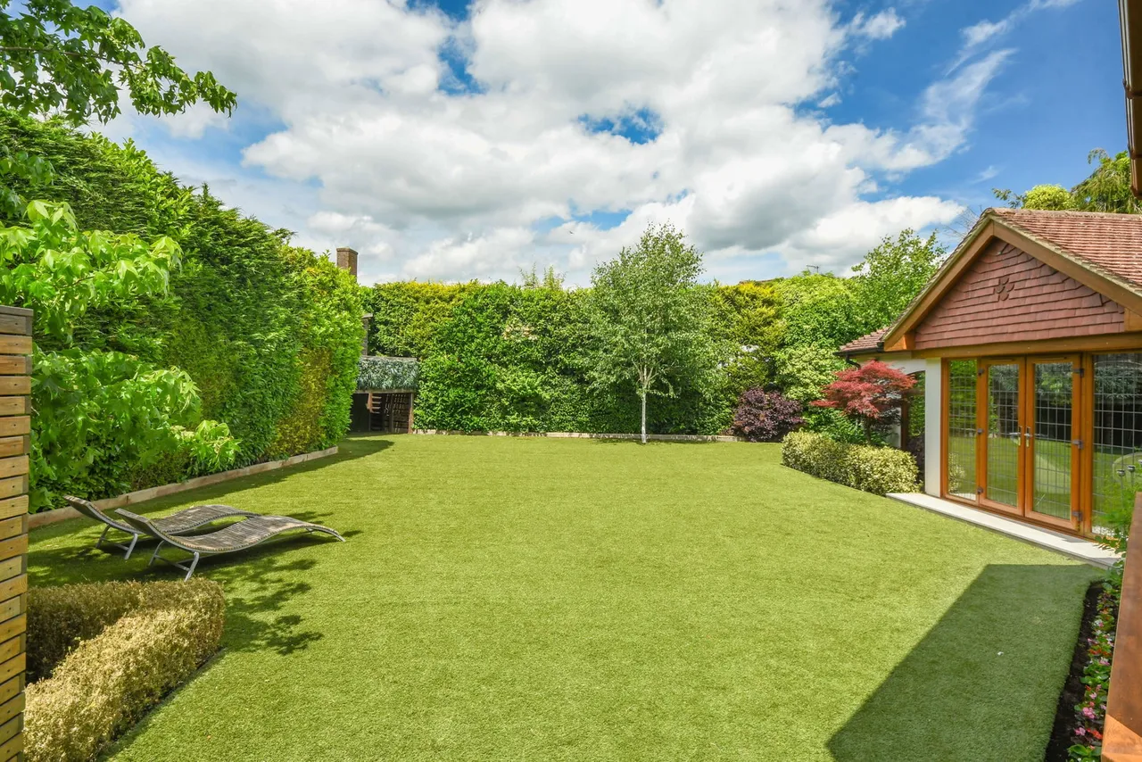 Challacombe Close, Hutton Mount, CM13, photo 42