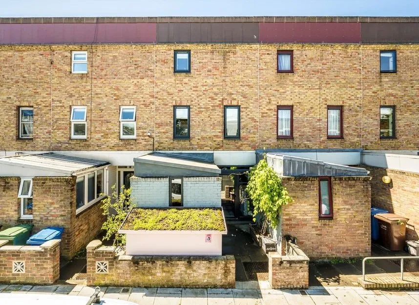 3 bed house to rent — Howbury Road, Peckham, SE15