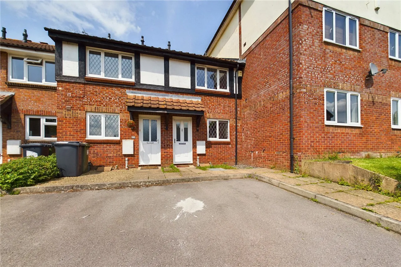 2 bed house to rent, Odette Gardens, Tadley, RG26