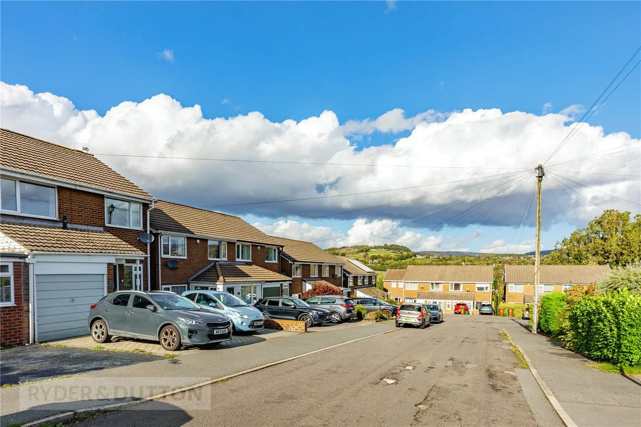 Kinder Close, Glossop, SK13, photo 3