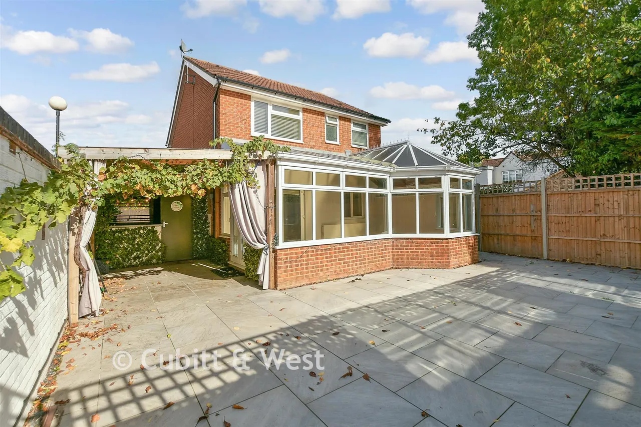 Limes Avenue, Horley, RH6, photo 20