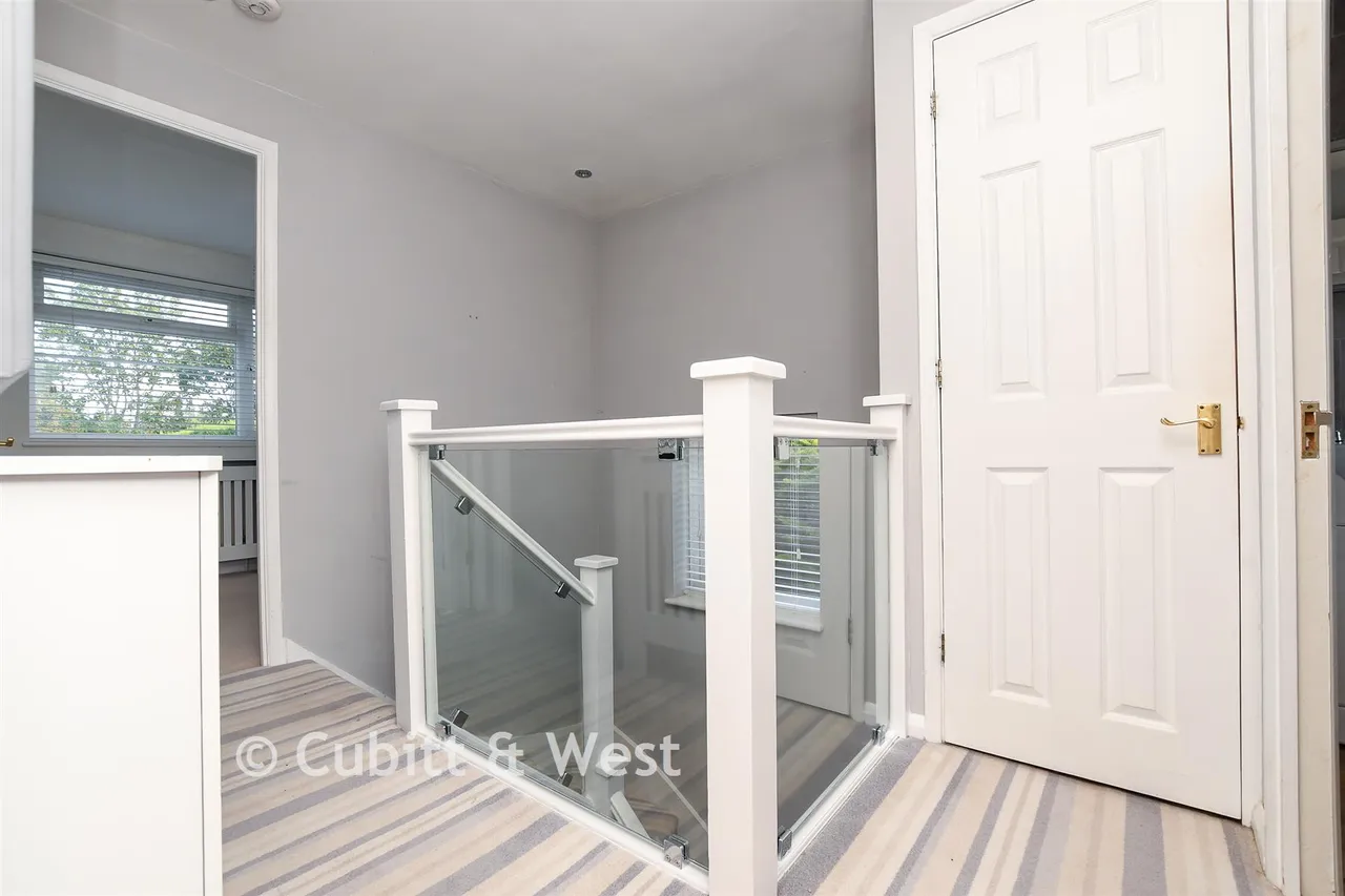 Limes Avenue, Horley, RH6, photo 11