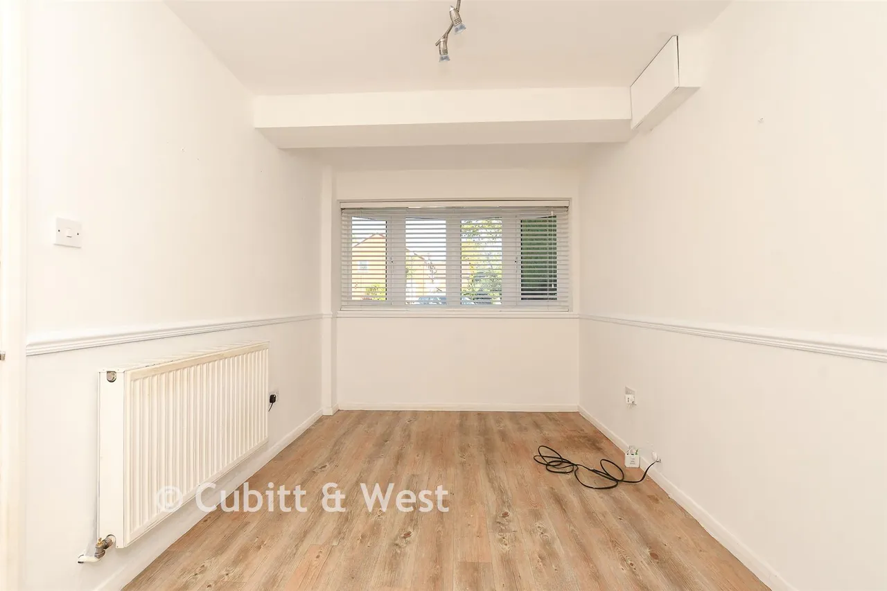 Limes Avenue, Horley, RH6, photo 9