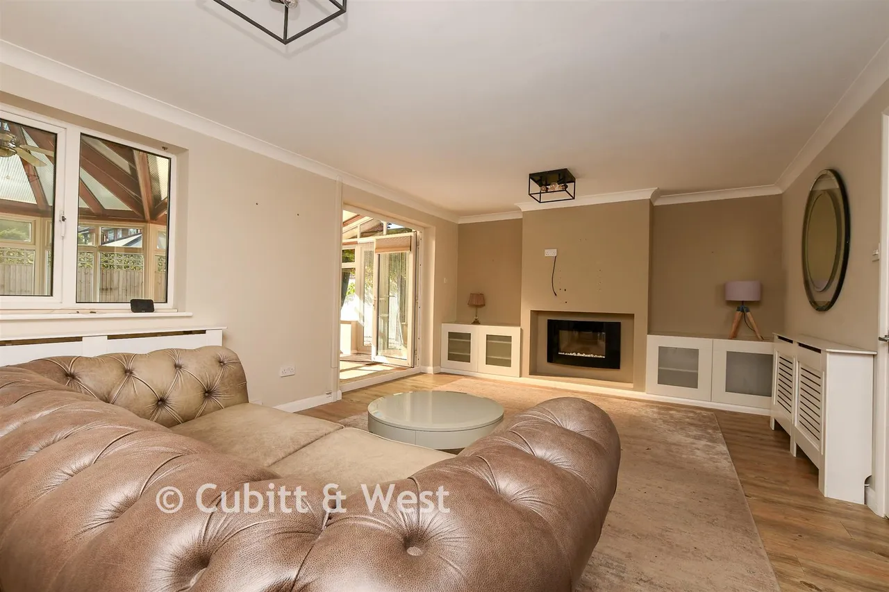 Limes Avenue, Horley, RH6, photo 4
